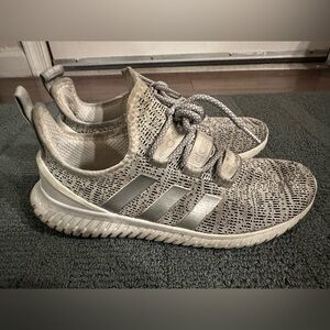 Adidas Kaptir 2 men’s 10 - Gray and white with silver strips